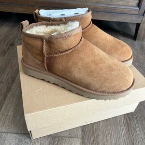 NEW Uggs Classic mini ultra- chestnut size 7
